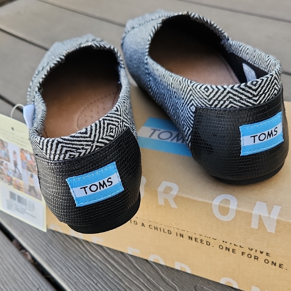 Toms Black & White Geometric Slip-On Moccasins - Picture 5 of 5